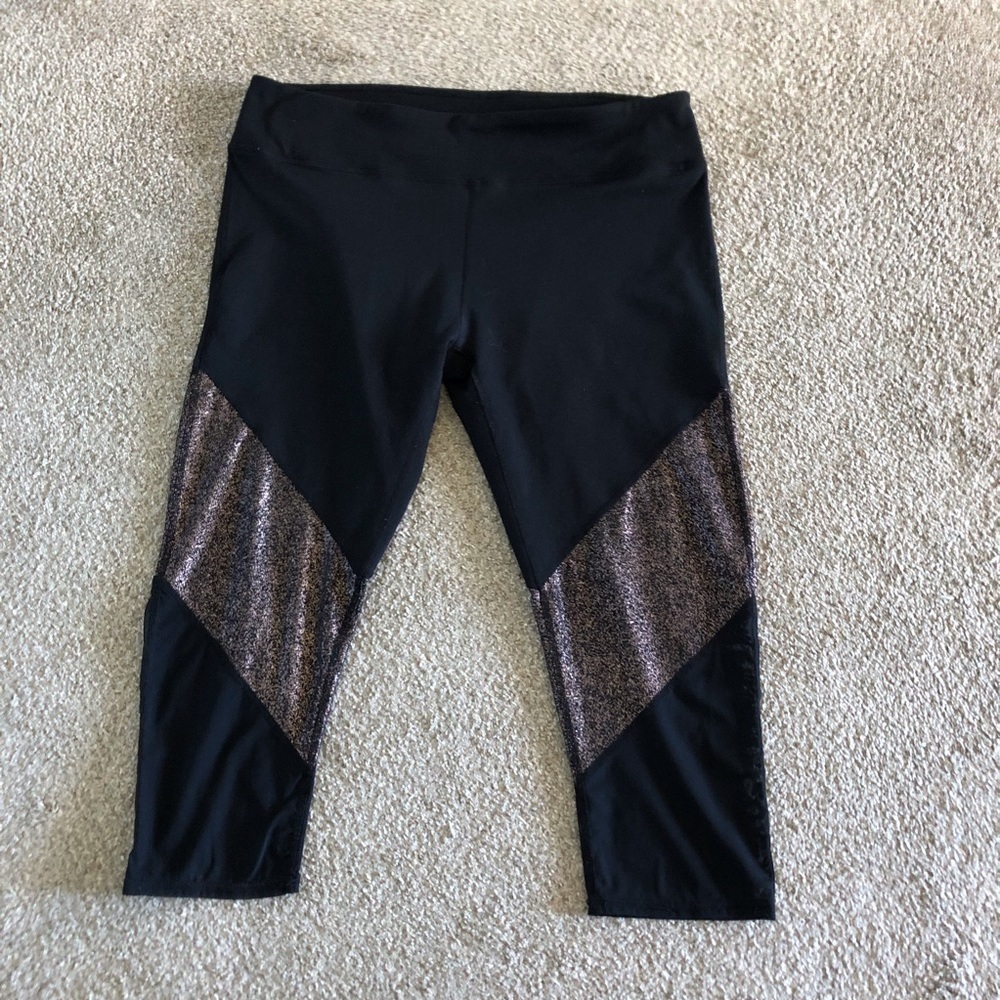 Fabletics Black and gold cropped leggings in size M